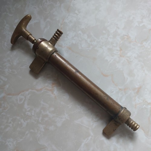 Vintage brass engine oil - ,
